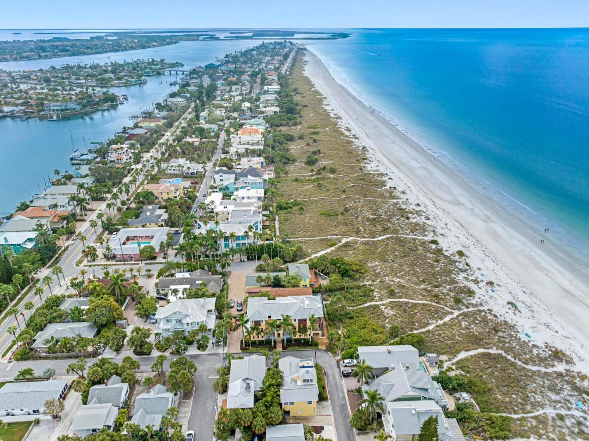 The Beach House Steps Away From Sanctuary Villa St. Pete Beach Exterior photo