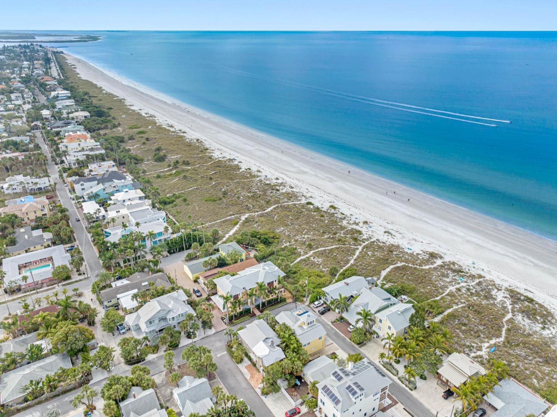 The Beach House Steps Away From Sanctuary Villa St. Pete Beach Exterior photo